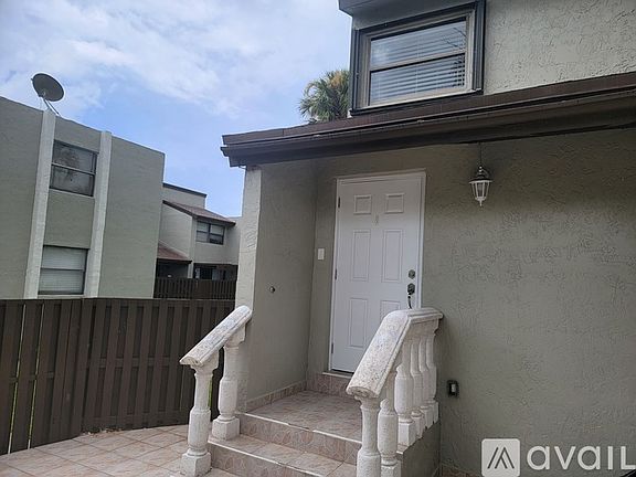 5th image of 10040 NW 9th Street Cir APT 201