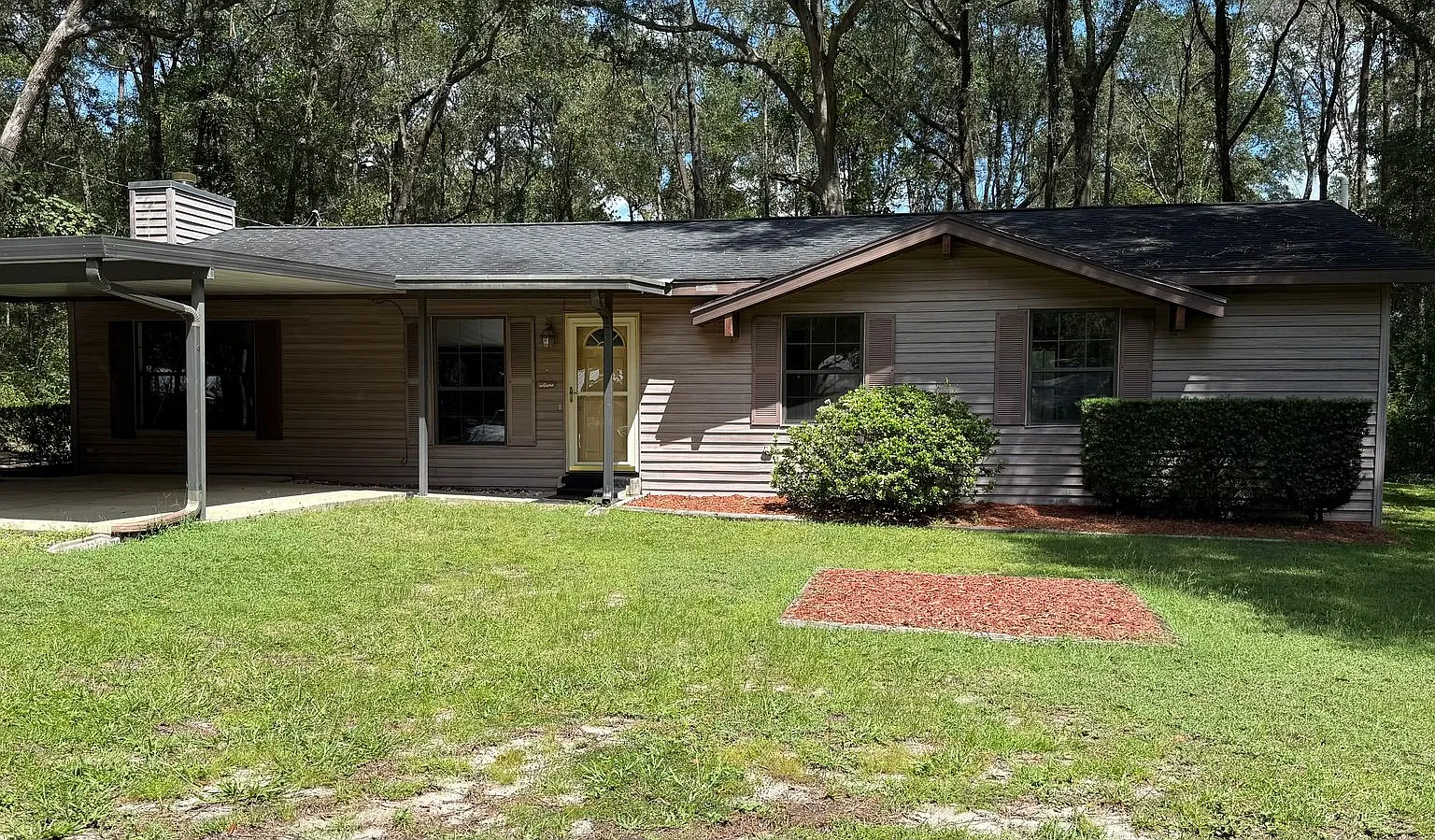 Spacious 3 Bedroom, 3 Bathroom Home with Screened Patio & Covered Carport in Alachua! — Photo 1