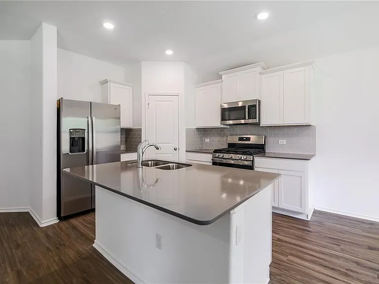 10724 Steinbeck Dr — Photo 6