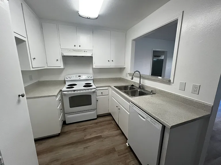 Beachwood Village Apartments — Photo 145