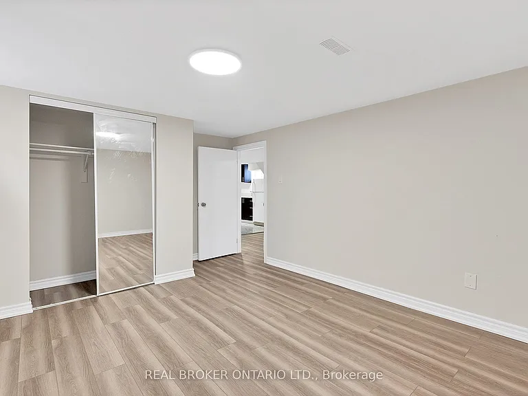 744 Olive Ave #BASEMENT — Photo 20