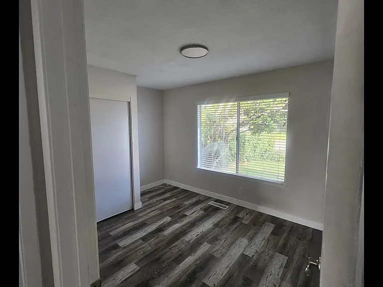 553 Covington Way — Photo 12