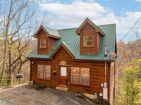 806 Ski View Ln, Pigeon Forge, TN 37876