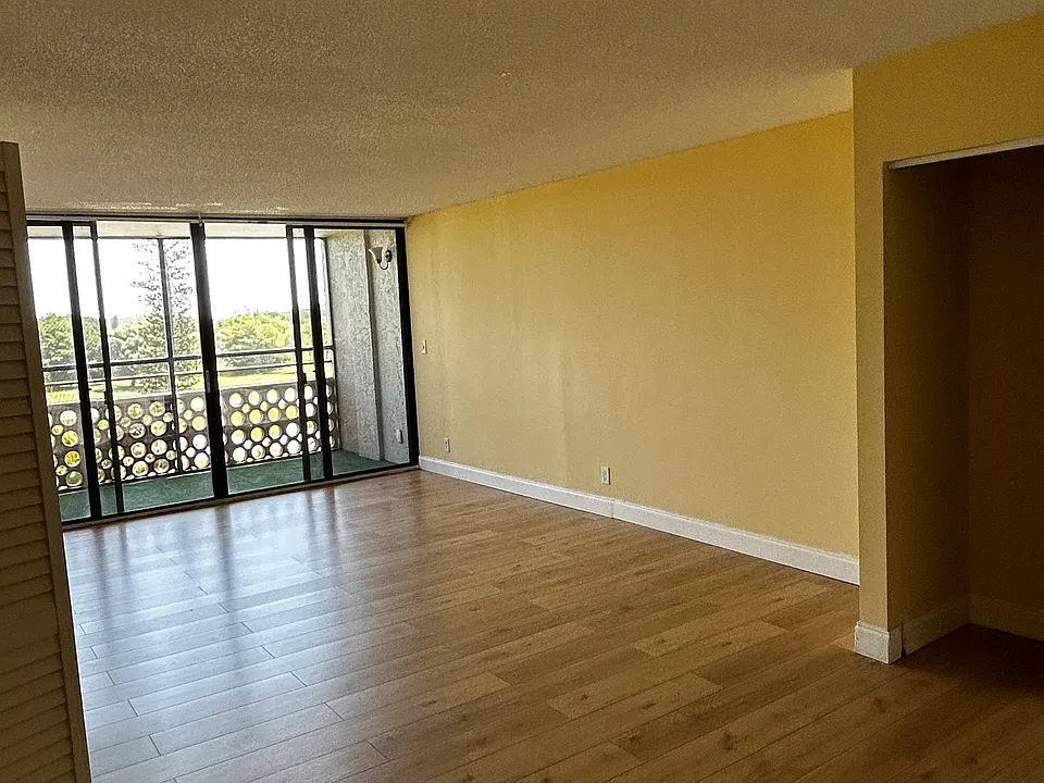 4222 Inverrary Blvd #4211