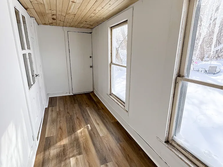 1019 Superior St — Photo 18