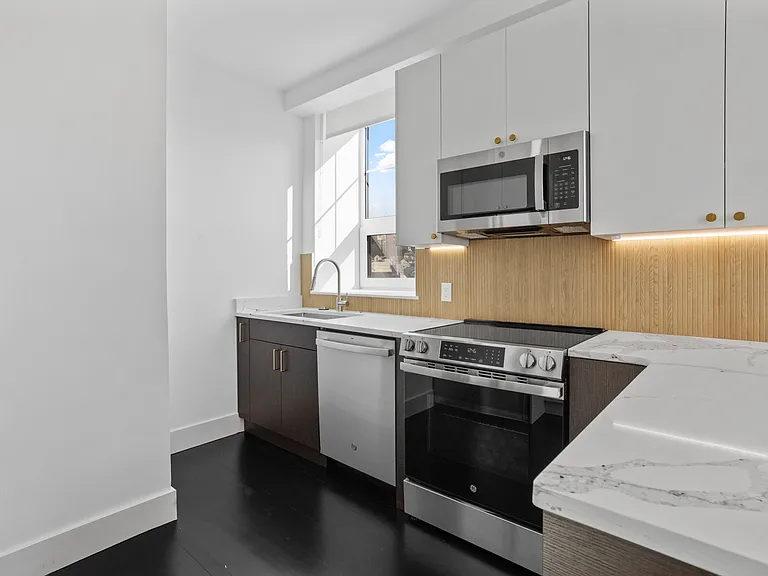 The Roe at Manayunk Apartments and Townhomes — Photo 42