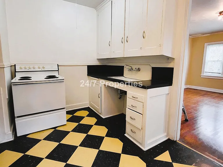 Vintage 1 BD | 1 BA Apartment in the Heart of Hawthorne/Belmont — Photo 1