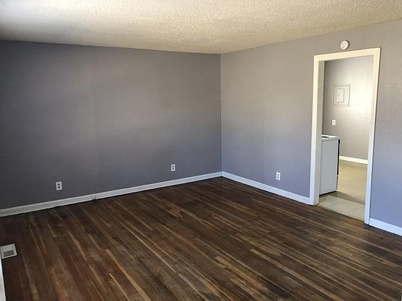 3rd image of 4405 Claudine Ln
