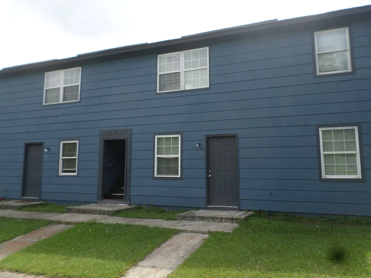 2 bed, 850 sqft, $1,300 — Photo 1