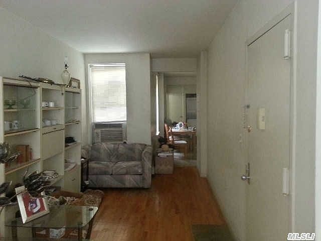 2nd image of 253 Hull St