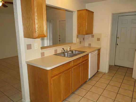 4th image of 2609 Lucille Dr #A
