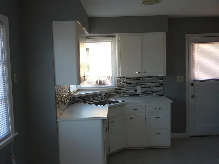 E Congress Ave — Photo 10