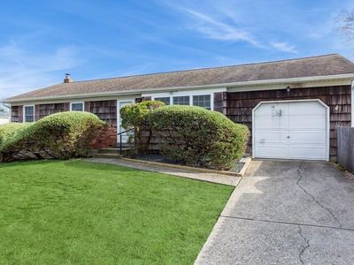 10 Anne Drive, Selden, NY, 11784