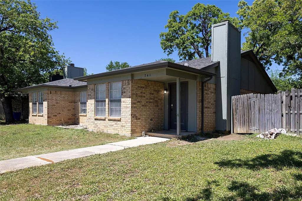 Building Photo - 741 Woodland Ct