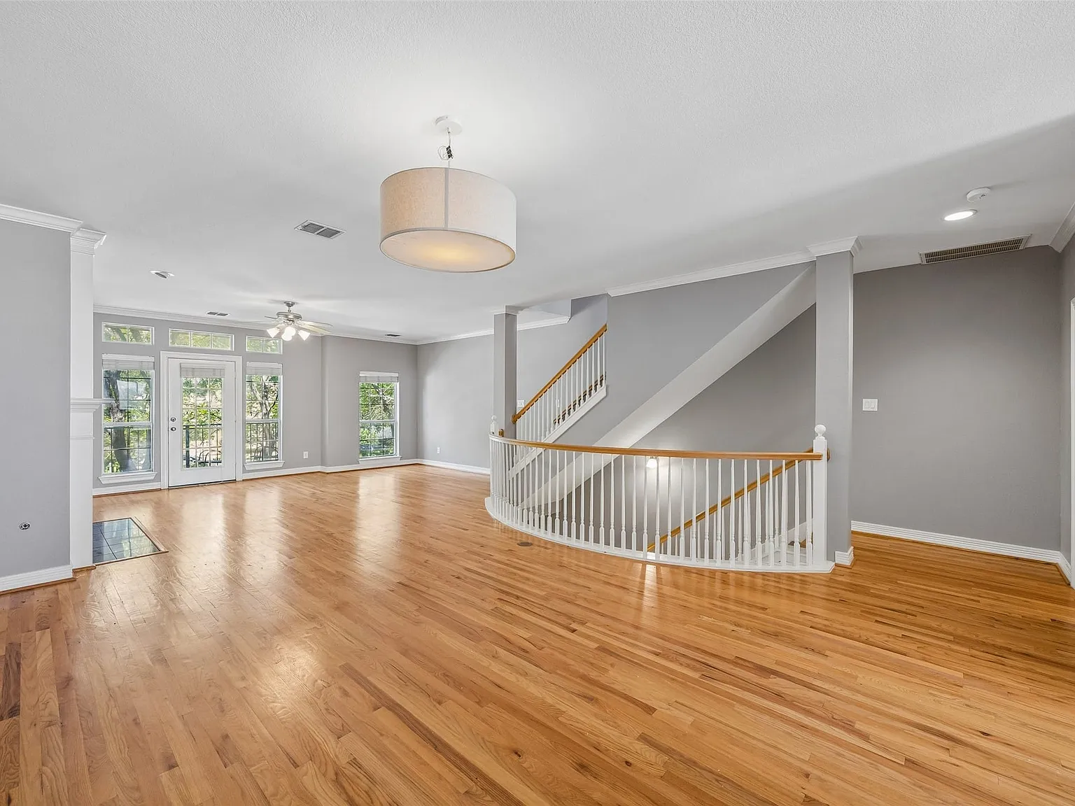 3 bed, 3.5 bath, 2735 sqft, $3,995 — Photo 3