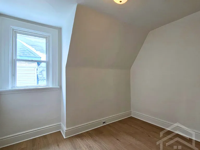 358 Glebe St #2 — Photo 3