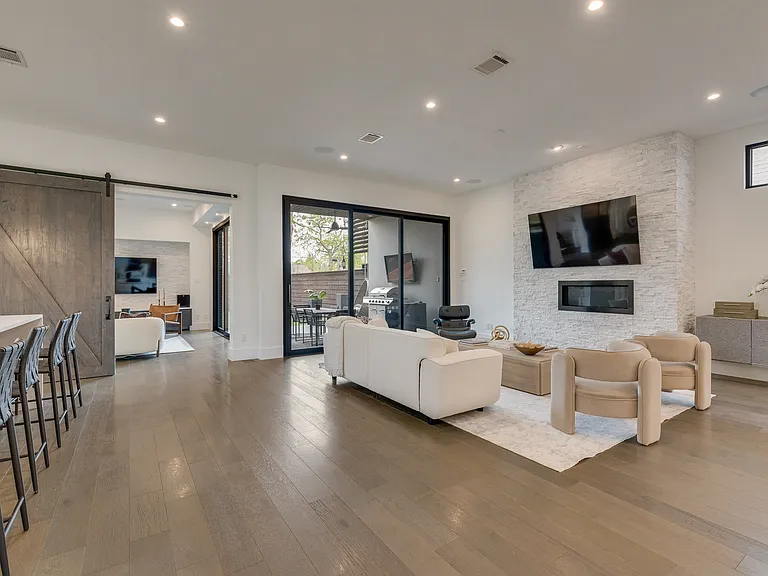 6420 Kenwood Ave — Photo 30