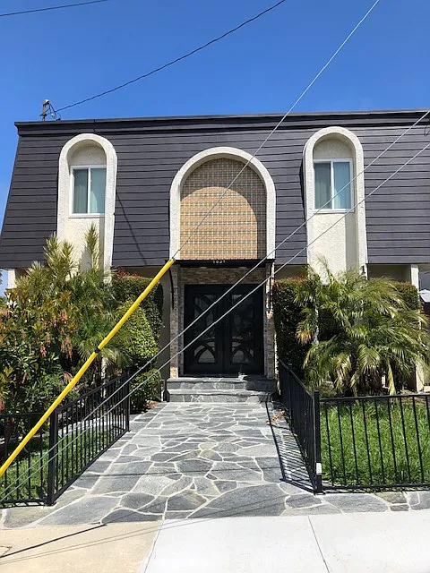 1831 Rockefeller Ln