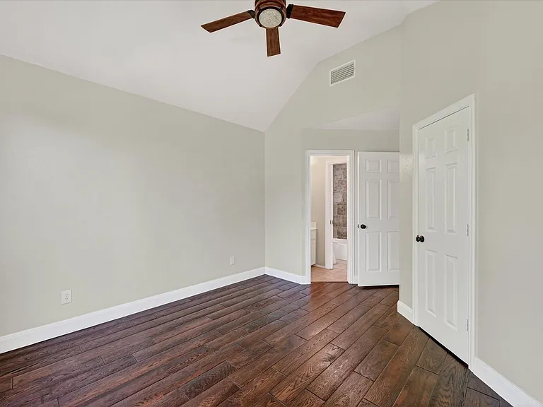 3102 Southwood Dr — Photo 23