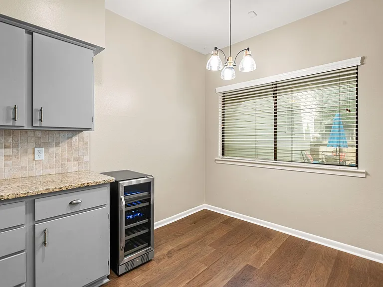 1556 Prairie Grove Dr — Photo 4