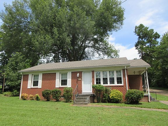 3rd image of 912 E Blythe St