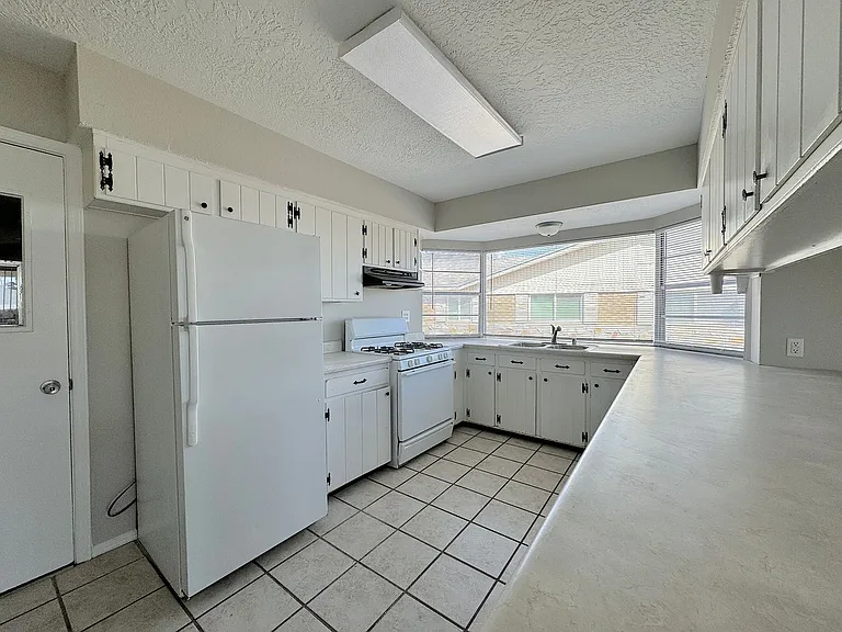 10200 Galahad Way — Photo 8