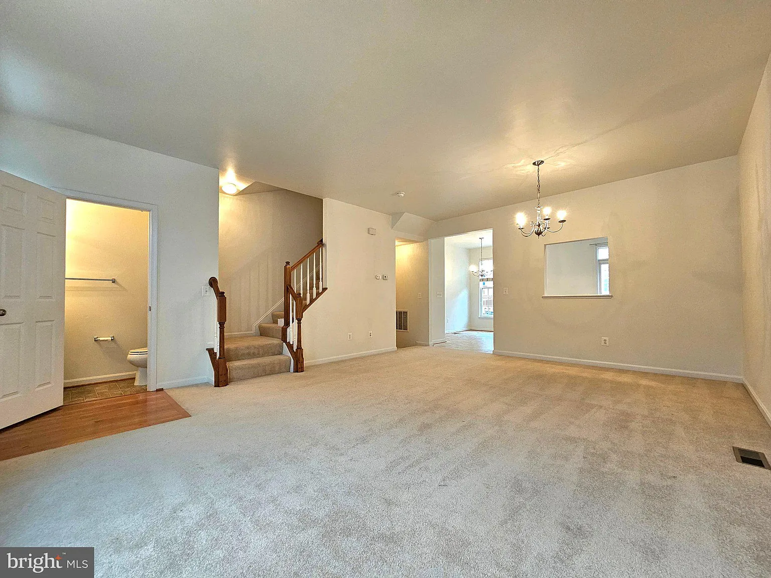 3 bed, 3.5 bath, 2006 sqft, $2,650 — Photo 3