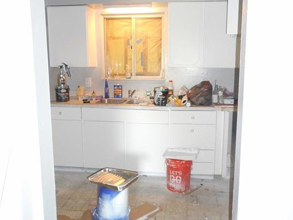4th image of 35 Rosewood Ave