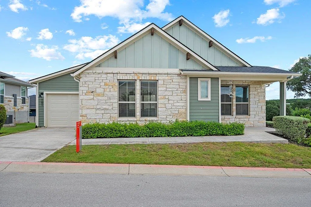 2 bed, 2.0 bath, 1372 sqft, $2,200 — Photo 3