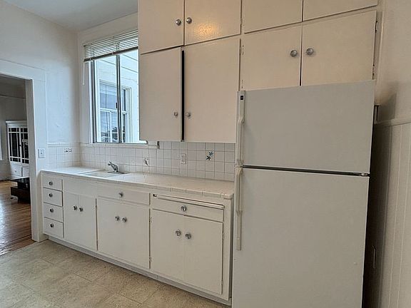 3rd image of 16 Cole St #1615