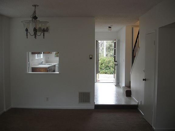 3rd image of 705 Calle De Los Amigos APT B