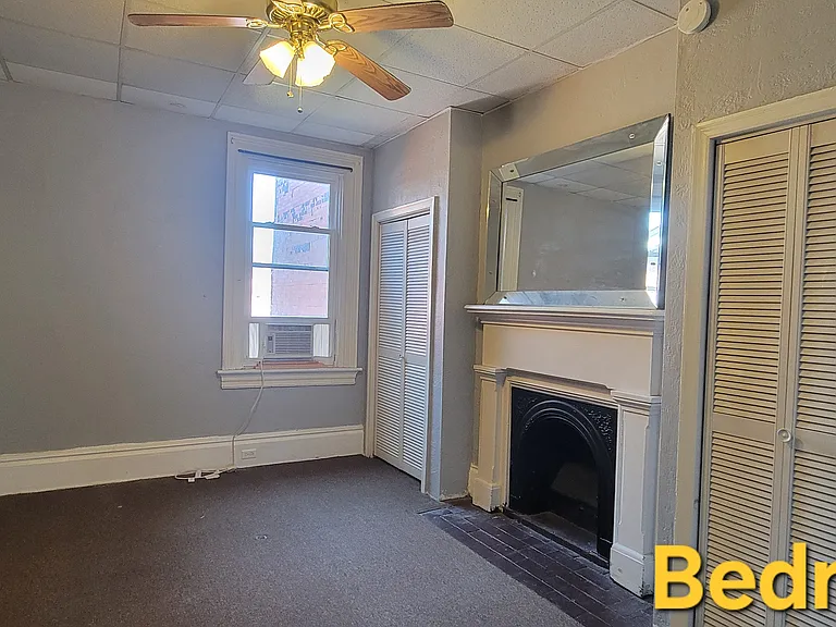 2323 Sarah St — Photo 22