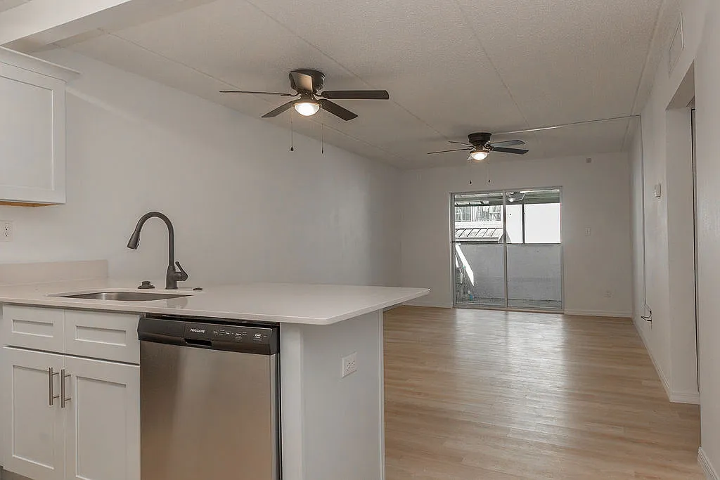 Building Photo - 100 E Kentucky Ave #1-H6