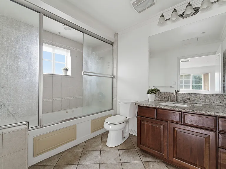 700 S Ardmore Ave #304 — Photo 28