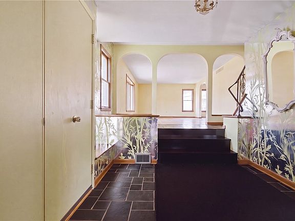 3rd image of 480 Herbst Manor Rd