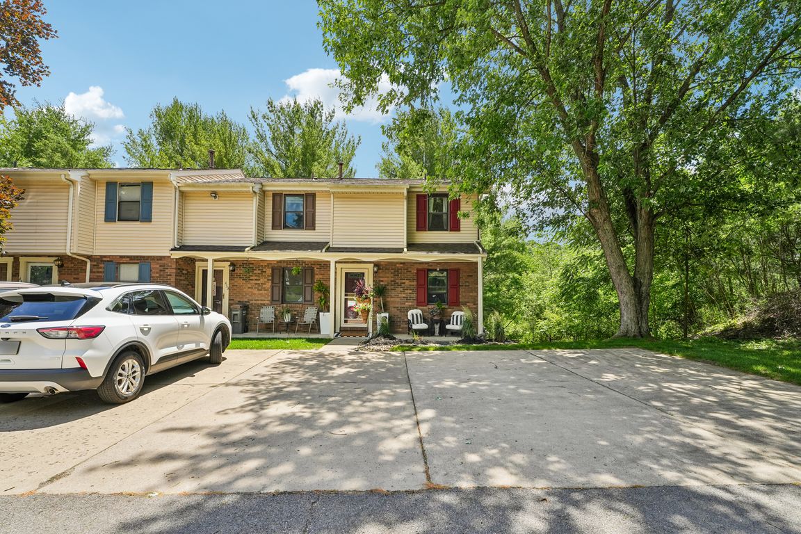 Brookside Ct-S1906-001.jpg