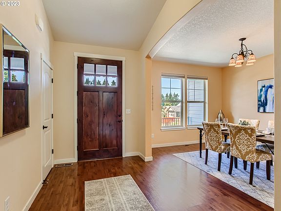 2nd image of 927 NW 105th Cir
