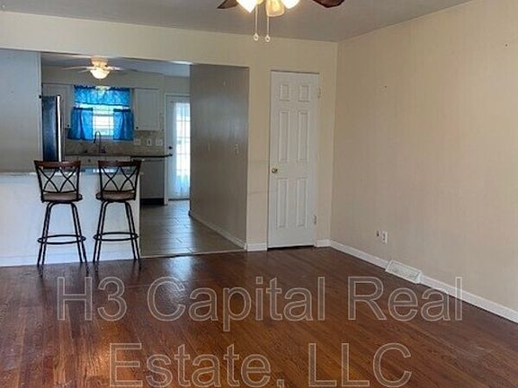 2nd image of 2826 Yale Dr