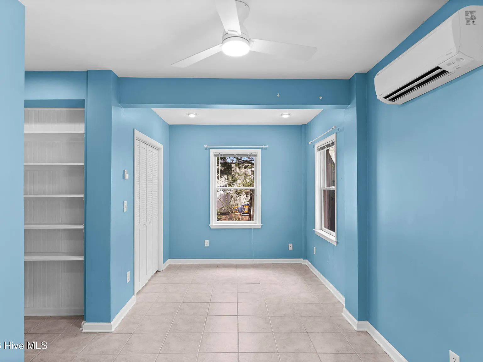 4 bed, 3.0 bath, 2302 sqft, $4,200 — Photo 4
