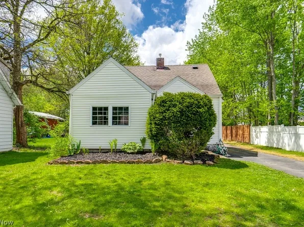 7086 McKenzie Rd, Olmsted Falls, OH 44138
