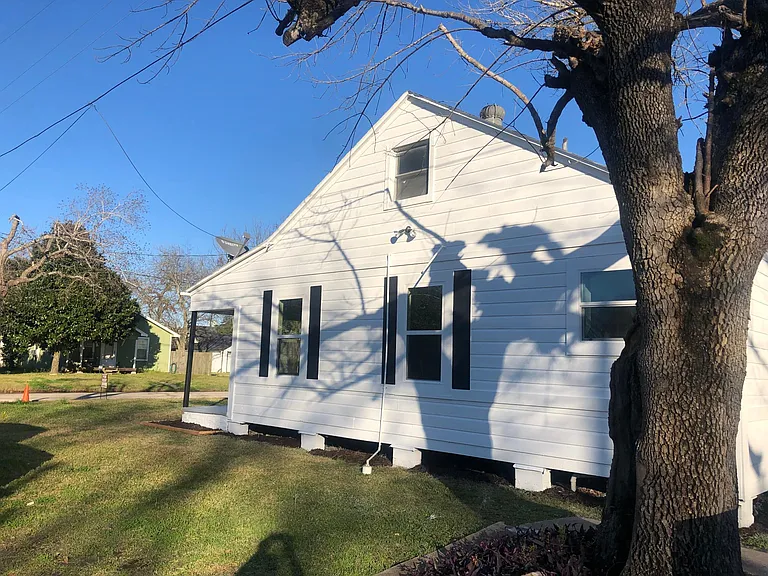 801 Aron St — Photo 37