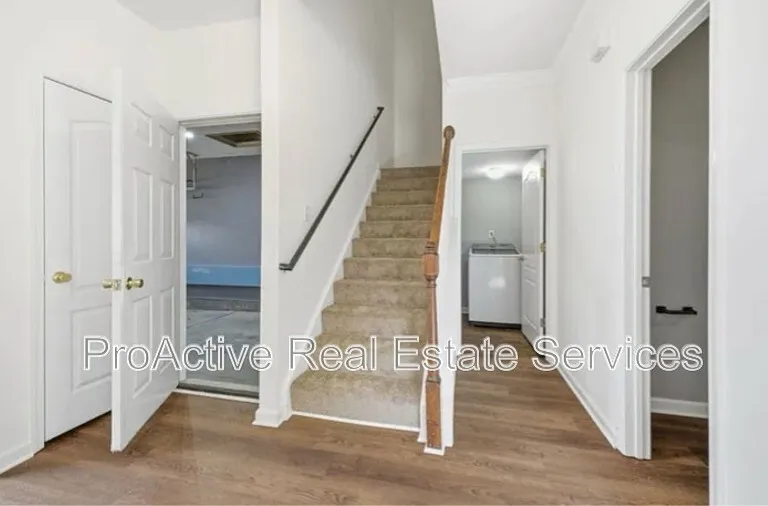 2021 Livingston St — Photo 22