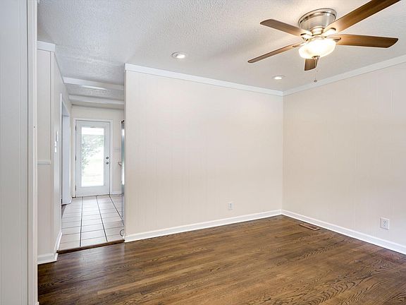 5th image of 403 Fairview St