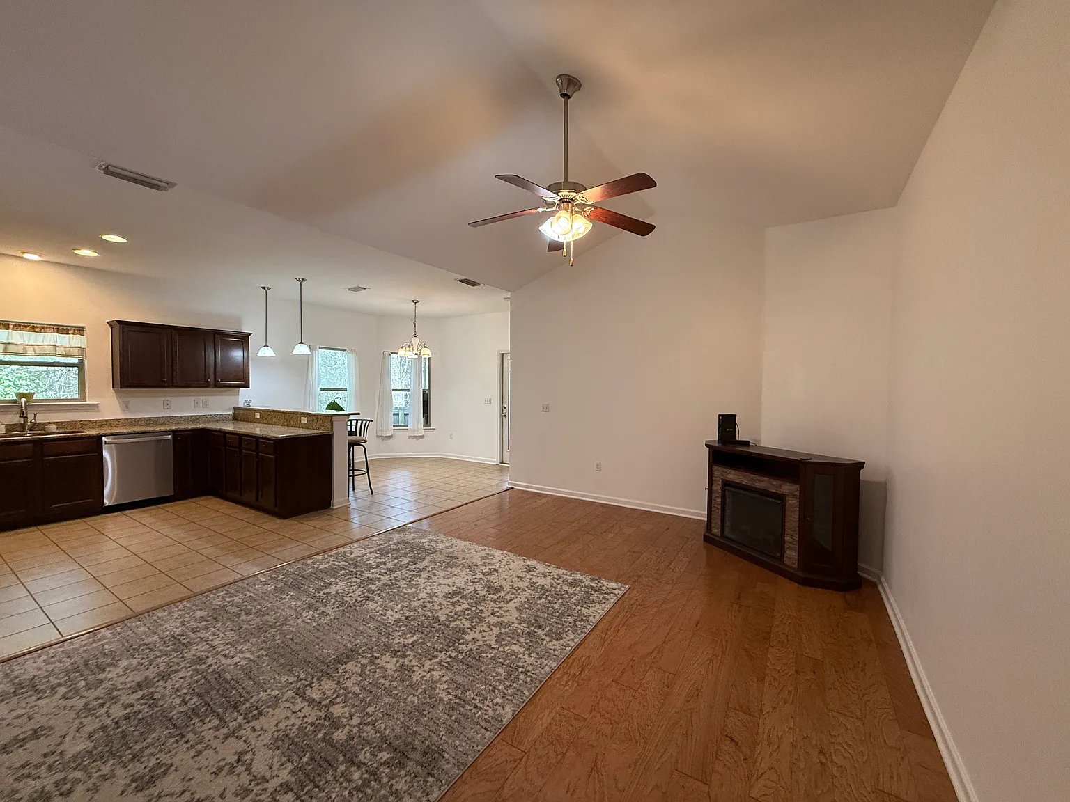 Available Now! 4 Bedroom / 2 Bath In Daphne With A Pool — Photo 2