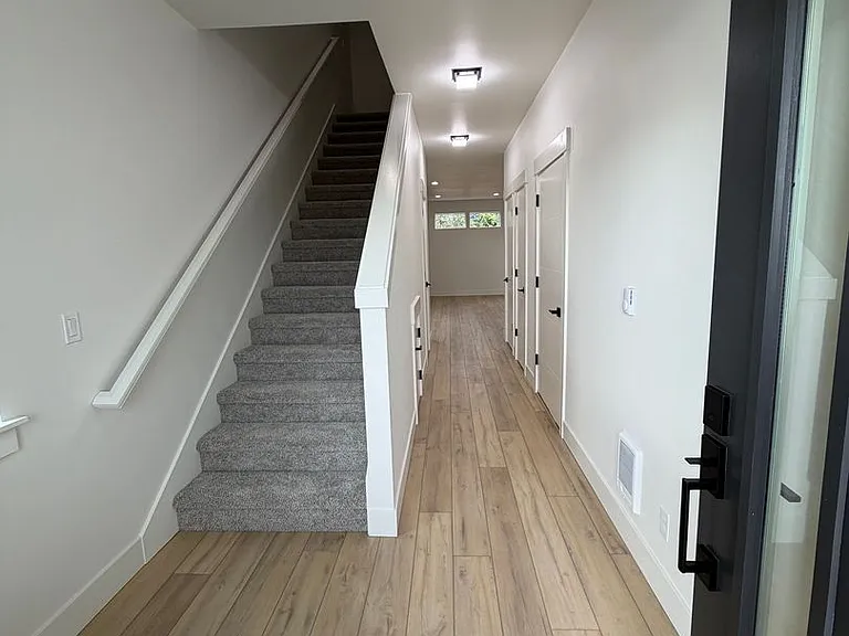 300 Seven Oaks Ln — Photo 2