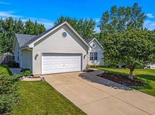 214 Parkview Dr, Johnson Creek, WI 53038