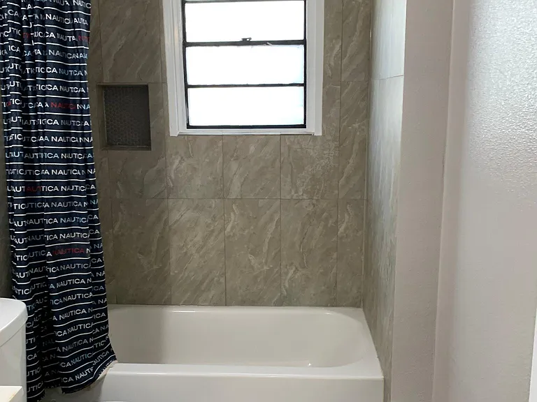 138 Dimmit St — Photo 20