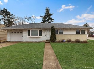 105 Bell Dr, Cary, IL 60013