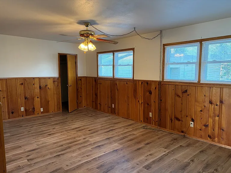 604 Steakley St — Photo 10