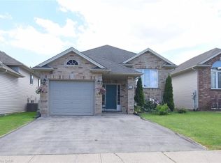 334 Saint Lawrence Dr, Welland, ON L3C 7H7